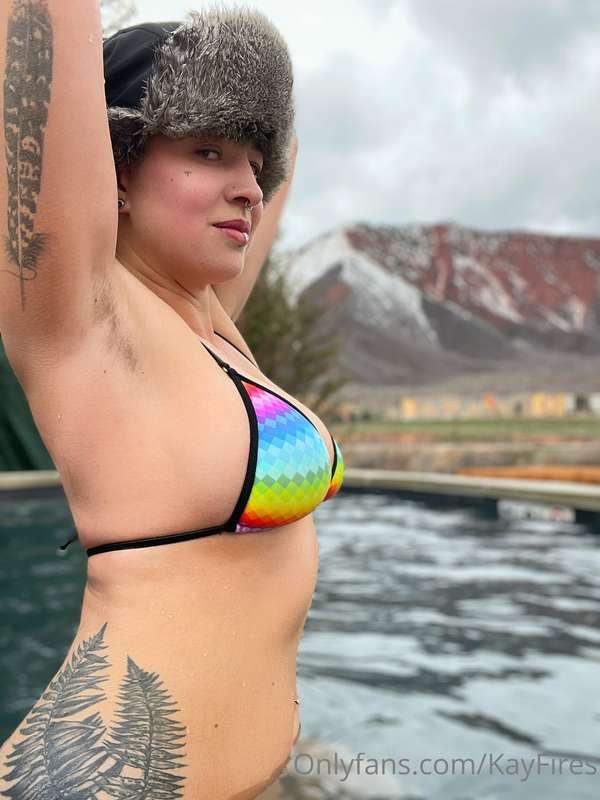 Spring trip to the hot springs! 🌫
 Would you soak with me? 🌈