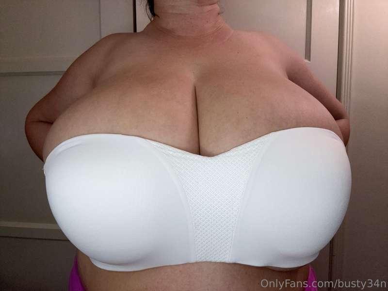 busty34n image #0
