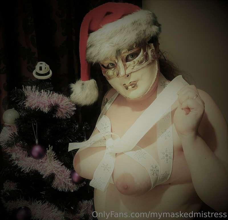 Christmas Eve! 😍 Who wouldn't want boobs as a Christmas pres..