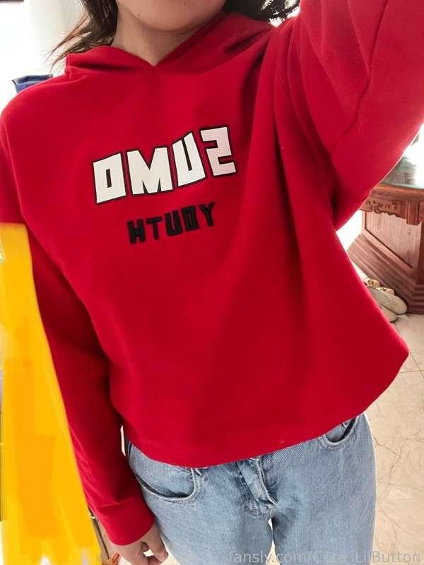 Is my hoodie cute? 😁😁
#fyp #cute #mom #mombod #flatchest 