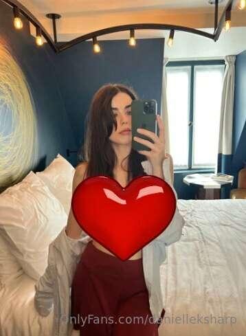 mirror selfie bundle hitting your DMs tonight ❤️