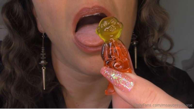I’m sending out a PPV featuring my newest clip, Gummy Man Yu..