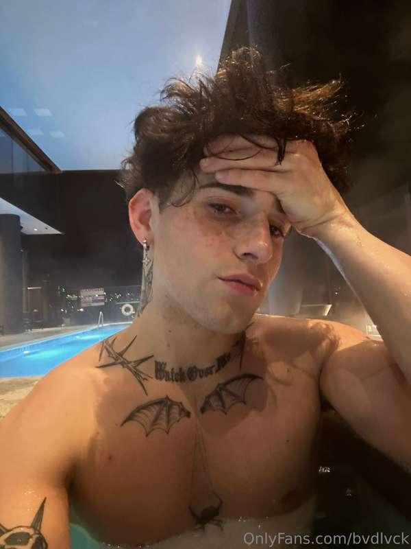 swipe for a kiss 😘