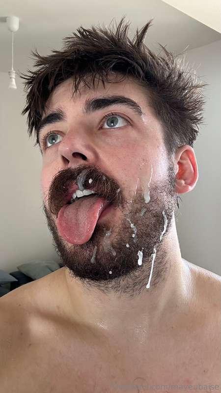 My face dripping with cum 👅💦 - swipe ➡️