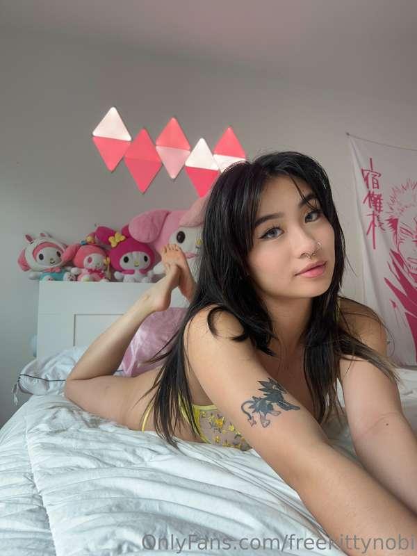 come chat with me on my VIP page @kittynobi  😍 this is the o..