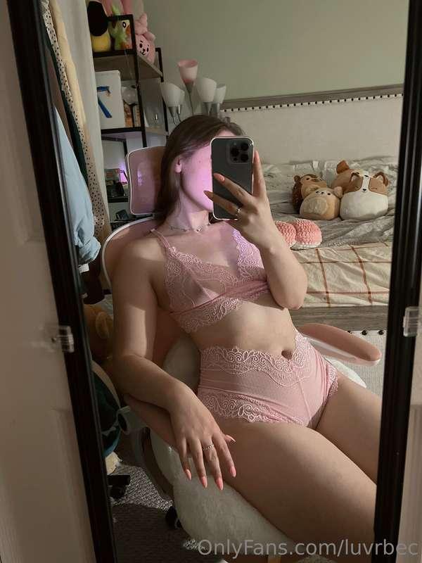 does pink look good on me? 😋💗