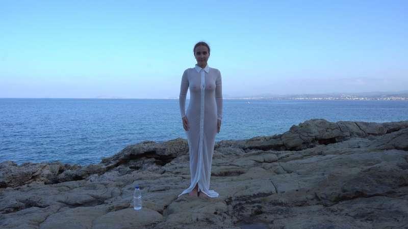 I pour a bottle of water over my dress and it becomes transparent💧 Then I take the dress off completely😁