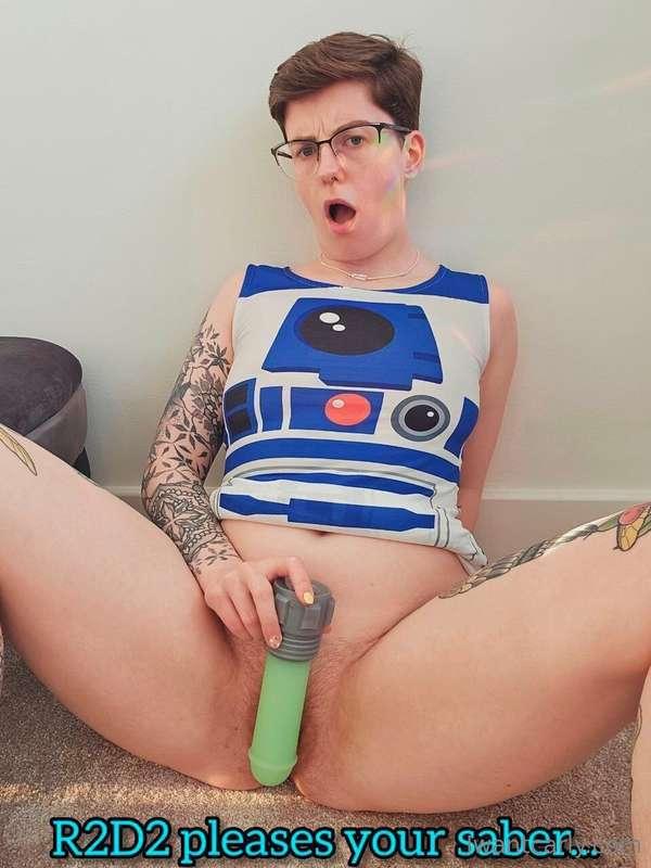 Slutty, nerdy British babe... Her page is FREE: @killielou