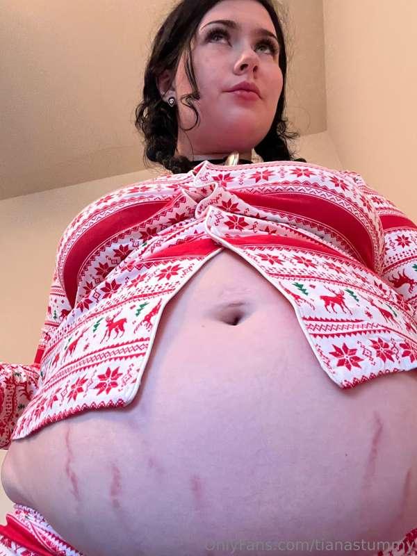 hoping that i was a good girl this year n that santa lets me..