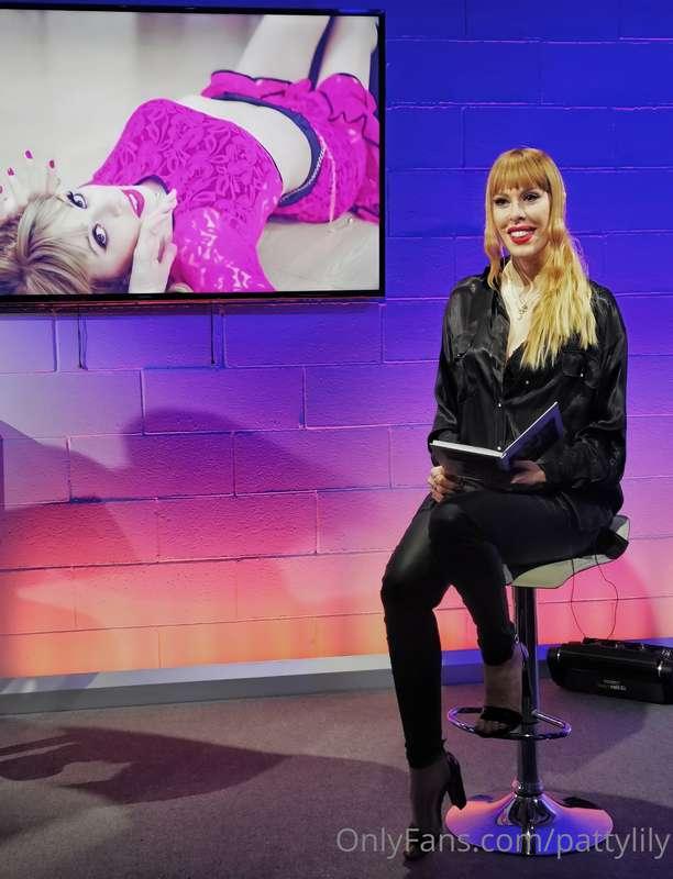 Hi everybody 😍 how are you today? 
(this is me @ Italian TV ..