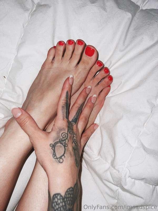 Got my toes painted💖