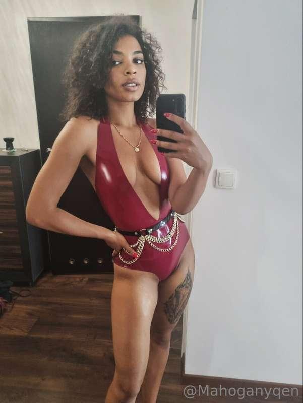 I love trying on new latex outfits 🥵