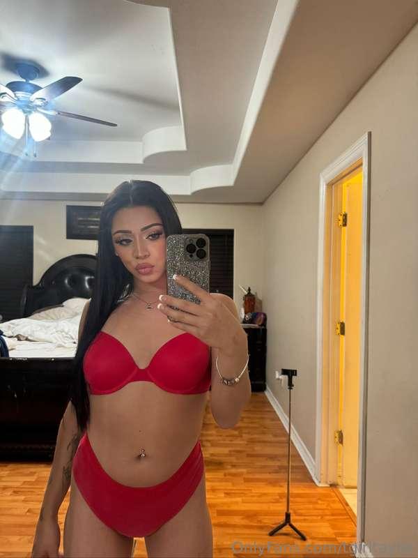 do you think i look good in christmas colors? 🎄🎅