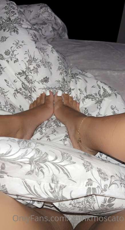 white toes = good coochie