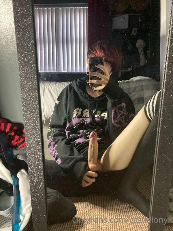 My dick looks big in these photos, I’ve always wanted to put..