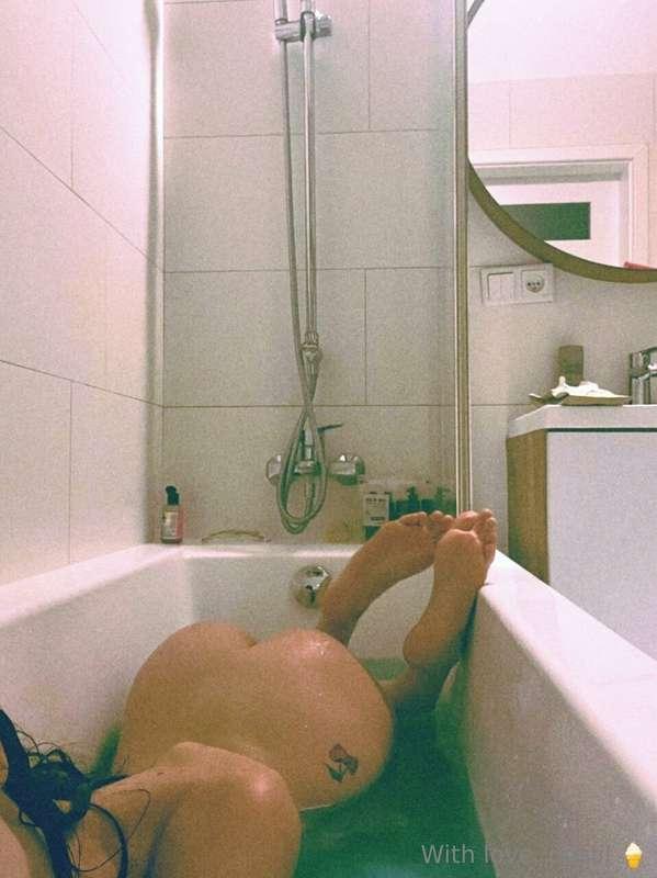 Гарячу ванну, сер?🥰