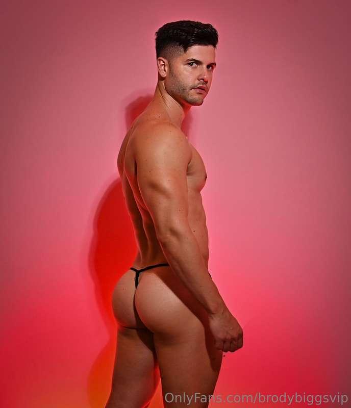 @e_rosxxl🔞🥵 Don’t miss the best Ass in Action and his Perfec..