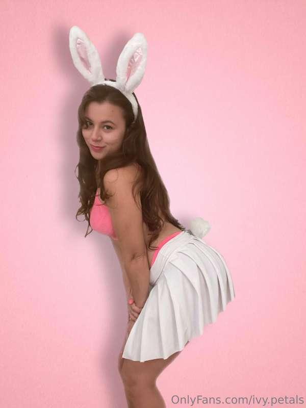 Happy Easter 🐰 Check your dms for the naughty pics that foll..