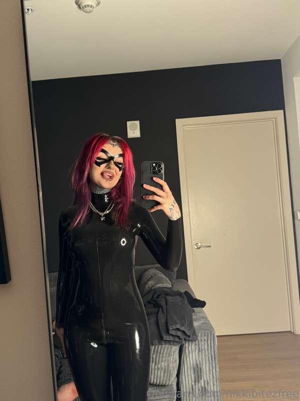 let me start your weekend off right with a wet hot latex fuc..