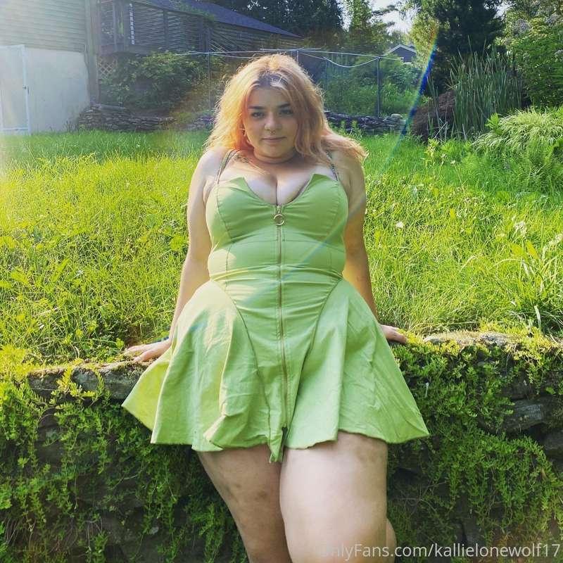 Don’t be fooled its the dress that makes me look thick