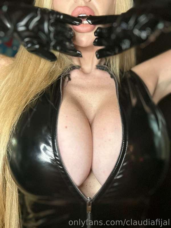 Let’s play on a video call today 😈