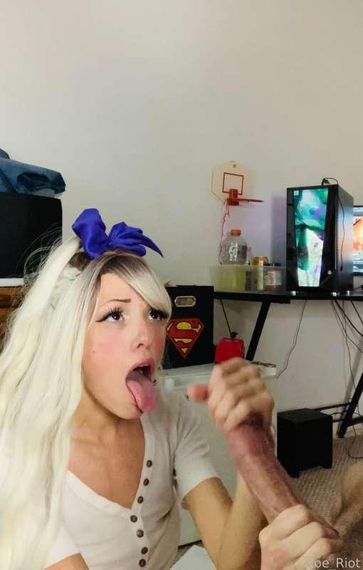 zoe_riot image #5