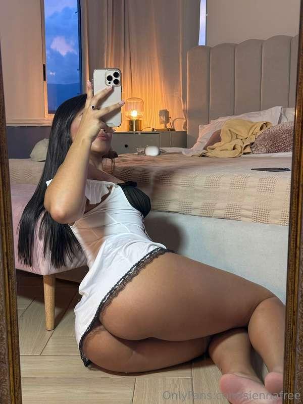 strip me with your stare 😘