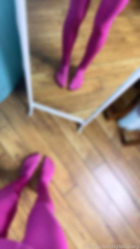 Pinky feet for you to rub them 🌷

#pantyhose #tights #legs #selfie #nylons #petite #nylon #fetish #ankles #brunette