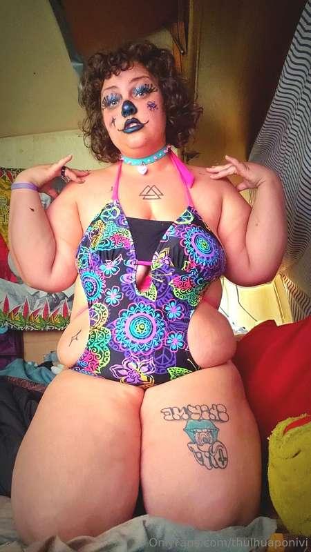 Love the clown and swimsuit combo, don't you?