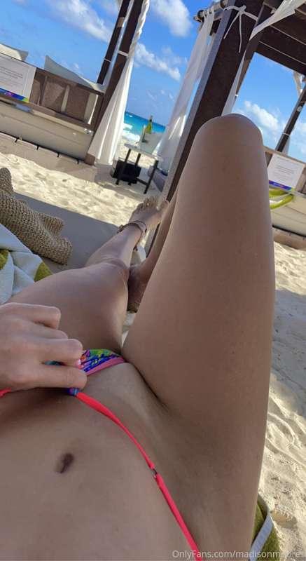It's hot today but I feel so wet 😏