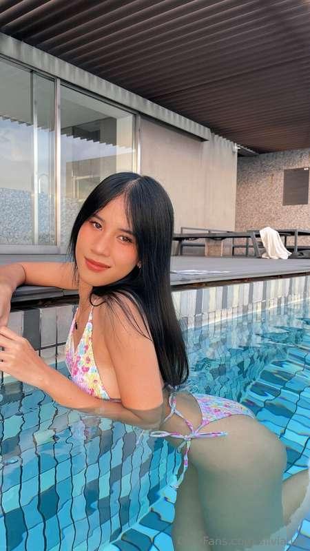 Morning swim! Wanna join me? 😍
