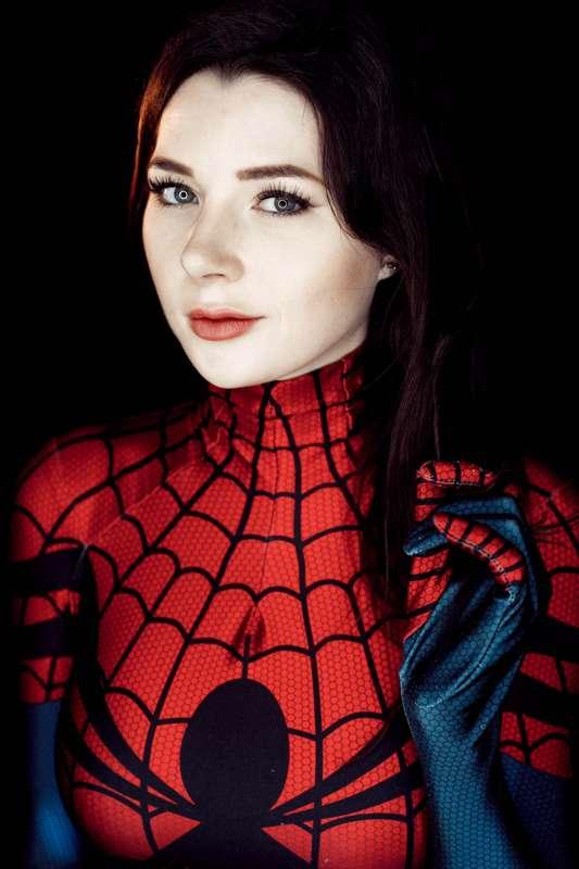 Photo of Spider girl and Silk