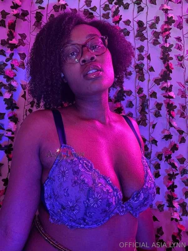 # hot in any setting 😋
@xasialynnx