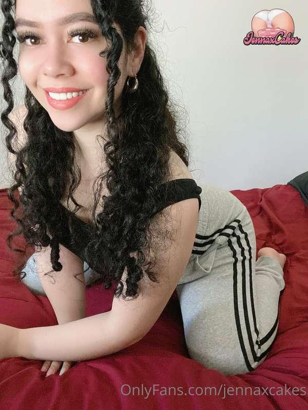 let’s cuddle in bed & fuck all day 👉🏻👈🏻