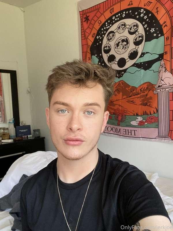 swipe for hole pics 😈
