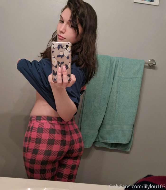 My sister gave me her pajamas to wear, how's it look? 😋