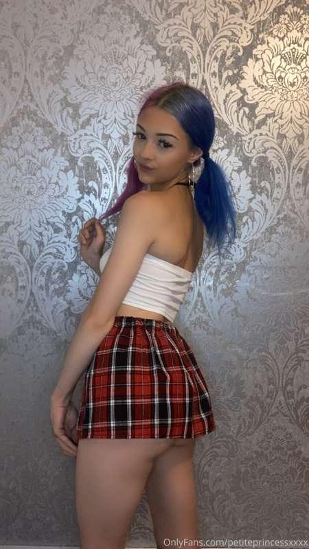 Can I be your little slutty school girl?😏