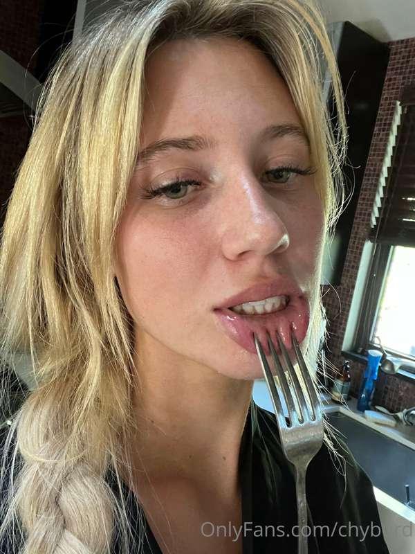 feed me? 👅 💦