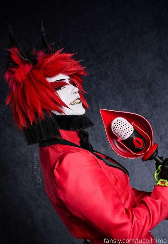 Some HD pix I got at TRIAD con yesterday of my Alastor cos! ❤️🖤 love these!! So crisp :3 


#cosplay#hazbinhotel#hazbinhotelAlastor #alastorcosplay #crossdress#crossplay#goth#alt#anime
