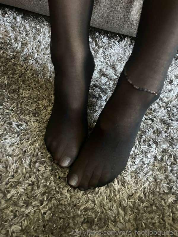 mrs_footjobqueen image #3