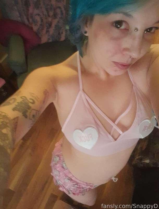 Pretty in pink 🩷

#girlnextdoor #kink #kinky #single #solo #voyeurism #exhibitionism #natural #naturalbeauty #alternative #alt #piercings #tattoo #tattoos #tattooed #goth #punk #emo #nonbinary #genderfluid #feminine #masculine #petite #small #smol #little #ddlg #littlespace #bdsm #sub #submissive #Dom #dominant #switch #icandoboth #pretty #pink #lips #nymph 