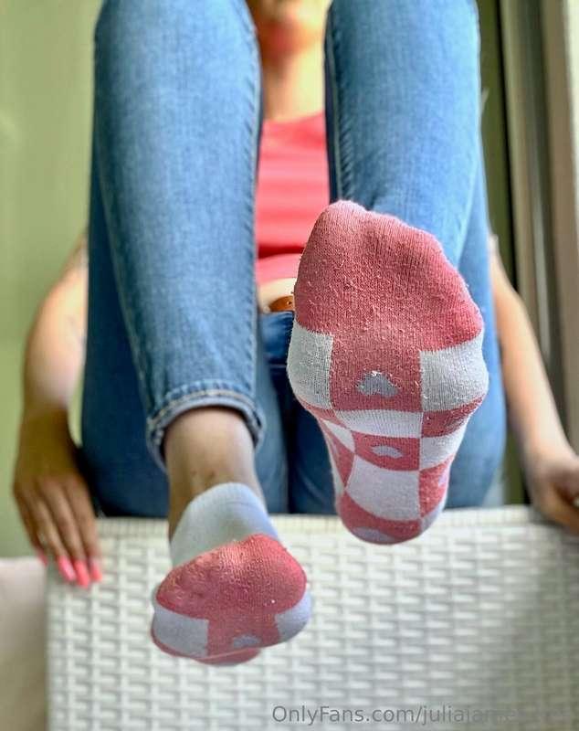 Today, I’m showing off my favorite white and orange socks pa..