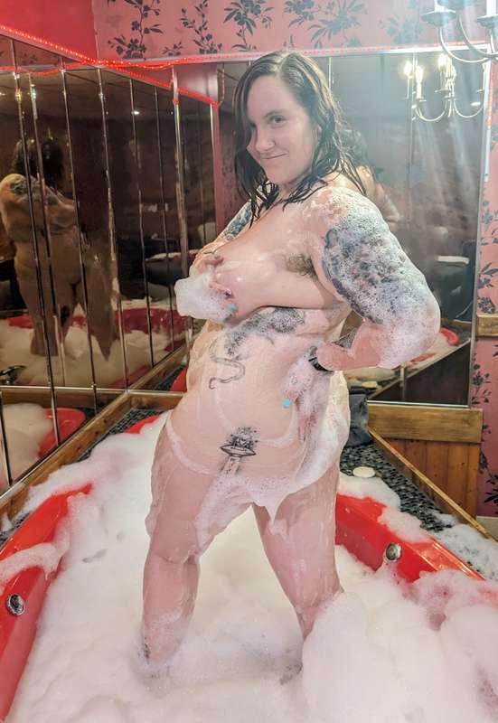 Bubble bath pics now up on my xxx account @feministfuntoy!