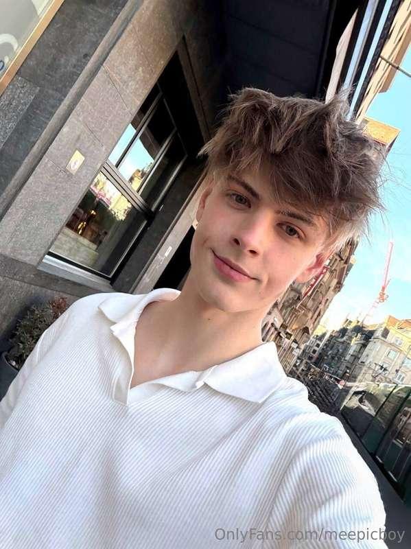 Waiting for your message 😋