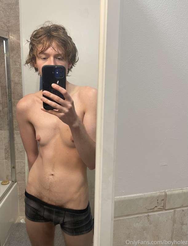 I’m happy to make custom pics and videos, DM me 🖤
