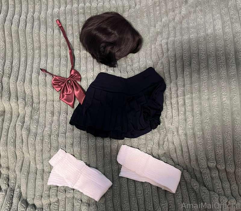 QUICK BASED OFF THESE 4 items can you guess the cosplay comi..