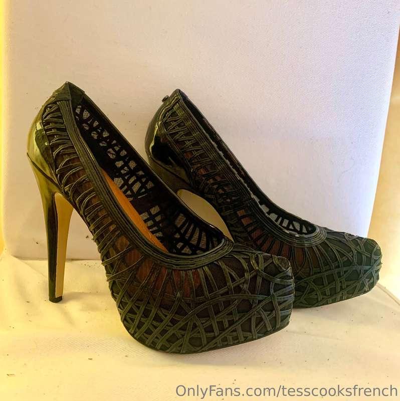 Would you like me to wear these for you? 😈👠. I can’t walk ve..