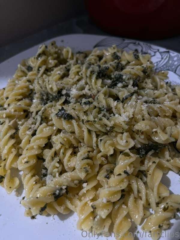 I cooked pesto pasta 🥹🥹🥹🥹 it’s delicious