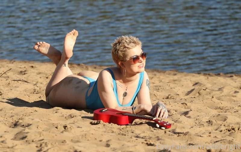 My ass is waiting for you right on this beach 😍