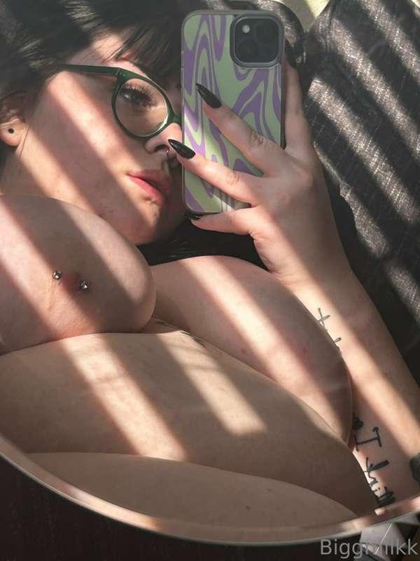 Giving Sunday stretch marks after morning sex